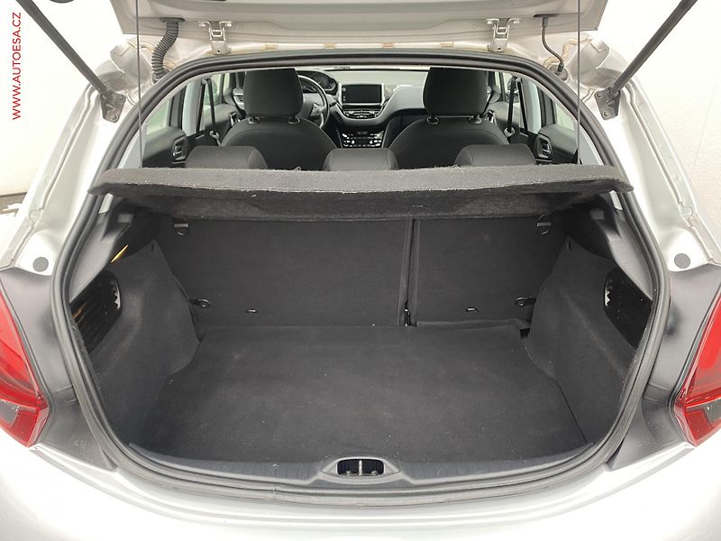Peugeot 208 (2017) 1.2PT, Allure, AT, navi, TZ - fotka 7 z 16