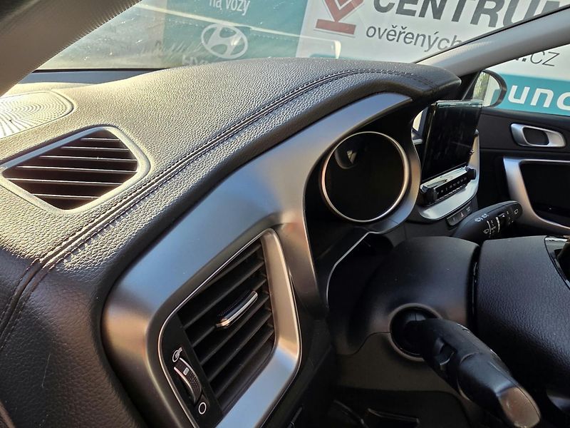Kia Ceed 1.5-V ZÁRUCE-AUTOMAT - fotka 21 z 29