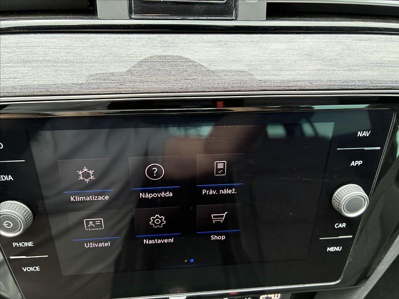 Volkswagen Passat 2,0 PANORAMA,WEBASTO,TAŽNÉ - fotka 22 z 28