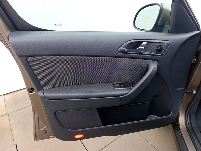Škoda Yeti 1,6 TDi Navi Klima Tempomat - fotka 12 z 34