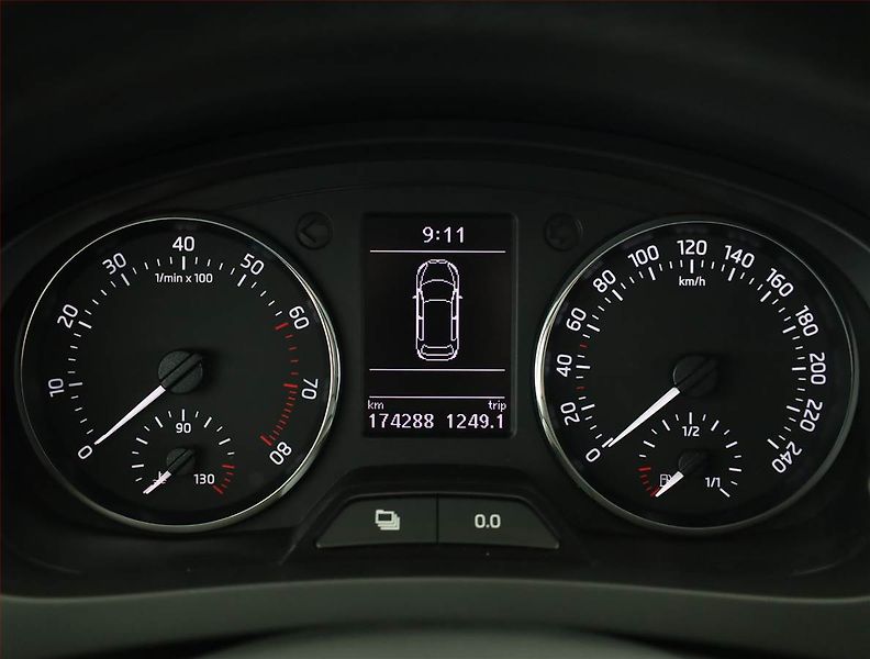 Škoda Rapid (2014) Spaceback 1.2 TSI, Tempomat - fotka 9 z 18