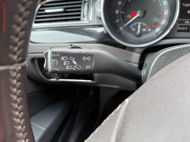 Škoda Superb (2012) 2.0 TDi, ČR, L&K, DSG, STK3 - fotka 12 z 20