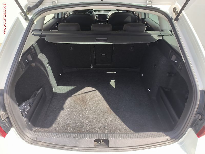 Škoda Octavia (2019) 1.6 TDi, ČR, Style, LED - fotka 7 z 24