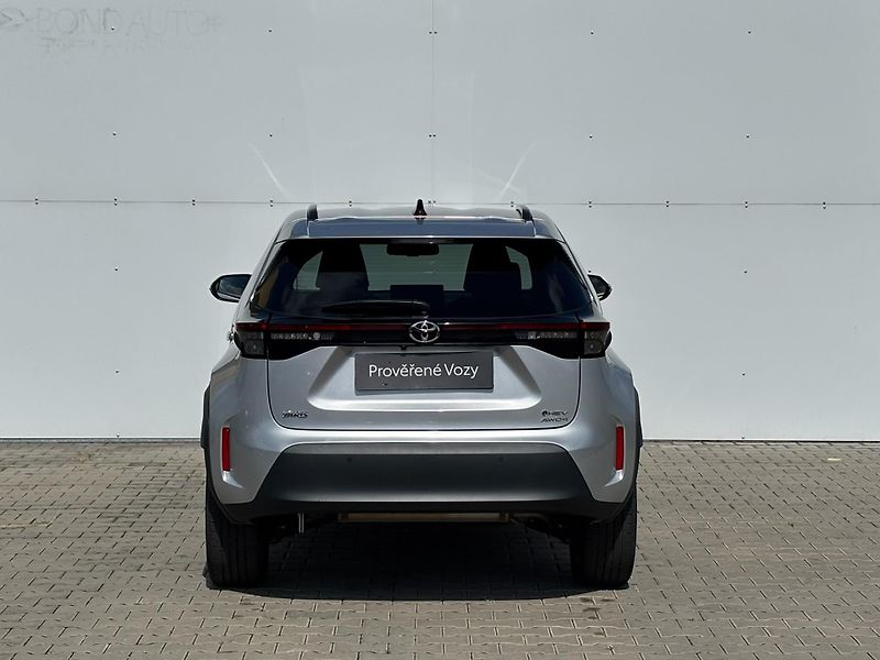 Toyota Yaris Cross 1.5 HSD e-CVT Style AWD - fotka 9 z 27