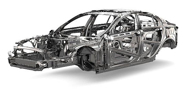 Jaguar XE bude první auto s celohliníkovou samonosnou karosérií ve své třídě.