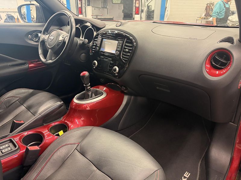 Nissan Juke 1.2 DIG-T N-CONNECTA 85 kW - fotka 18 z 19