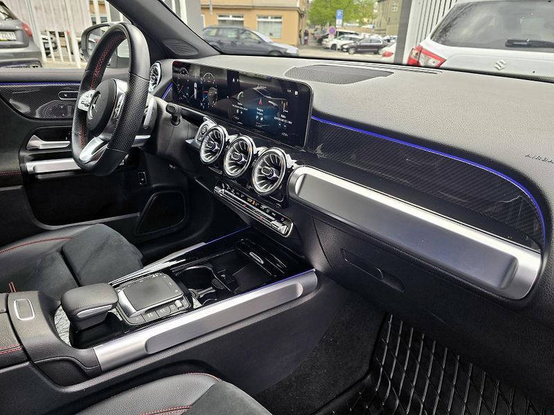 Mercedes-Benz GLB 200d 4M AMG 7míst - fotka 35 z 48