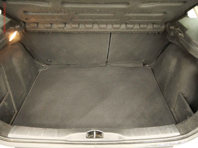 Citroën C4 (2009) 1.4i, 2.maj,ČR, AC, temp - fotka 7 z 20