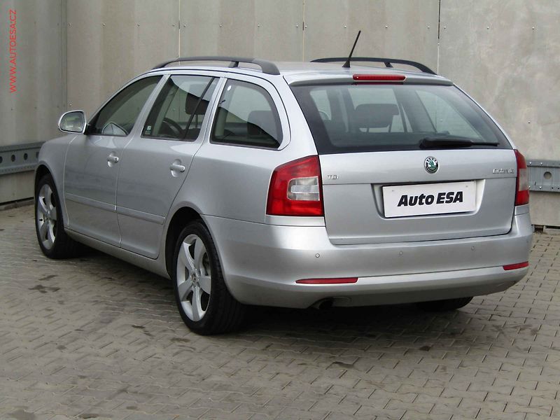 Škoda Octavia (2012) 1.6 TDi, ČR, Elegance - fotka 6 z 15