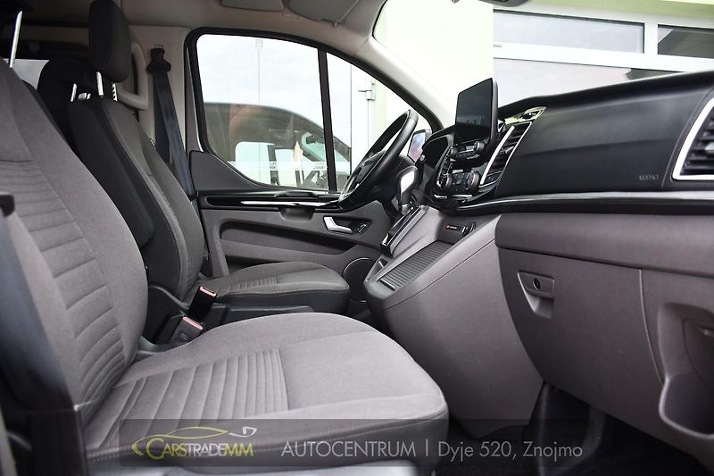 Ford Tourneo Custom 2.0EcoBlue 8.MÍST TITANIUM - fotka 13 z 43