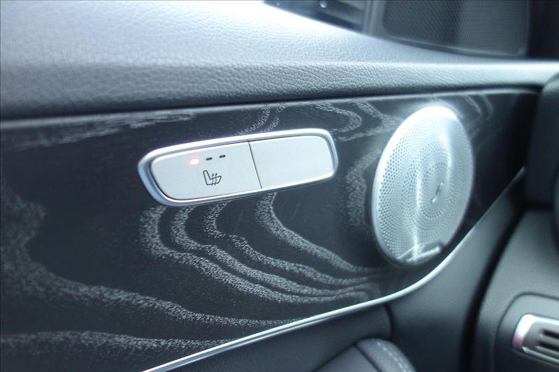 Mercedes-Benz Třídy C 220 CDi,ČR,1 MAJ.,4M,AMG. - fotka 41 z 43