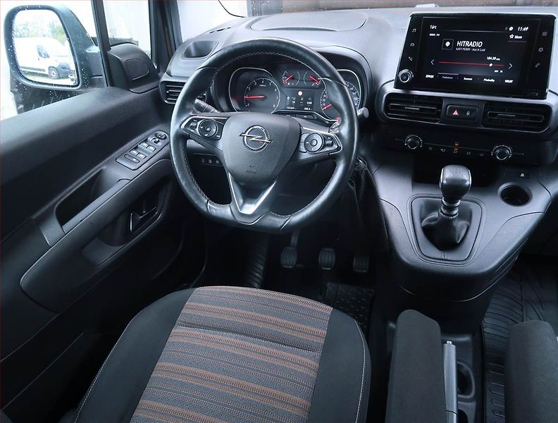 Opel Combo (2019) 1.2 Turbo, 5Míst, ČR - fotka 7 z 15