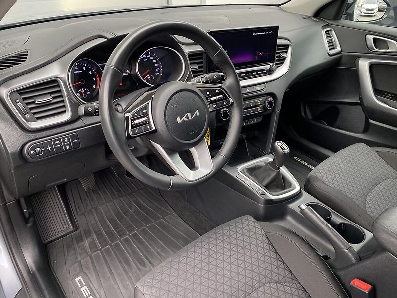 Kia Ceed 1.5 T-GDi 103 kW Spin - fotka 7 z 26