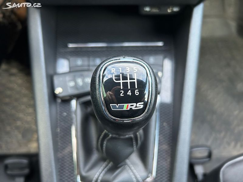 Škoda Octavia (2015) RS 2.0 TDi 135 KW - fotka 21 z 27