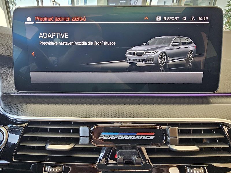 BMW Řada 5 530d xDrive - fotka 26 z 30
