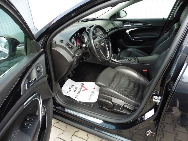 Opel Insignia 2,0   Cosmo Sports Tourer - fotka 10 z 16