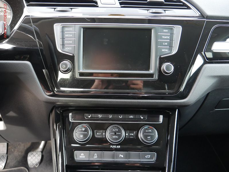 Volkswagen Touran (2016) 2.0TDi, ČR, Highline, LED - fotka 11 z 19
