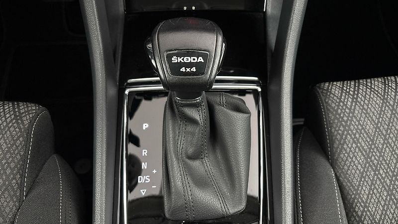 Škoda Karoq 2.0 TDI DSG 4x4 Style - fotka 24 z 29