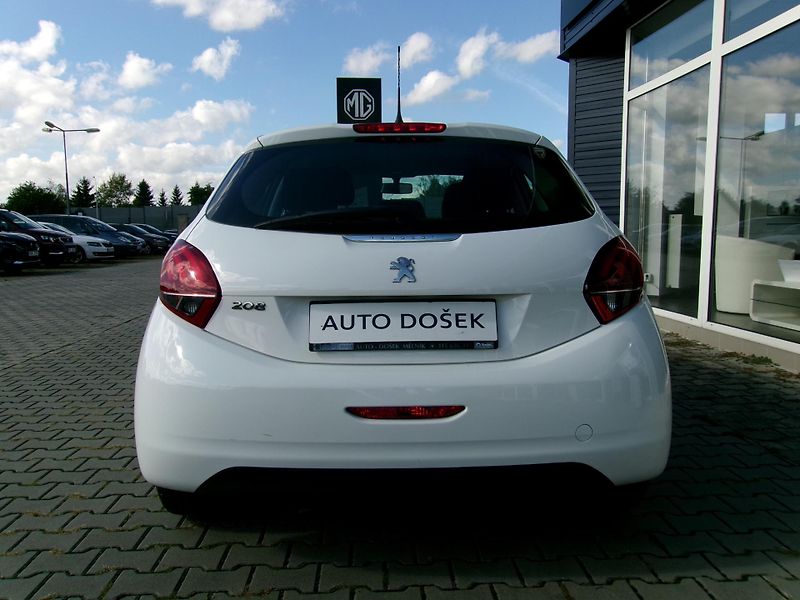 Peugeot 208 1.2 Puretech - fotka 5 z 18