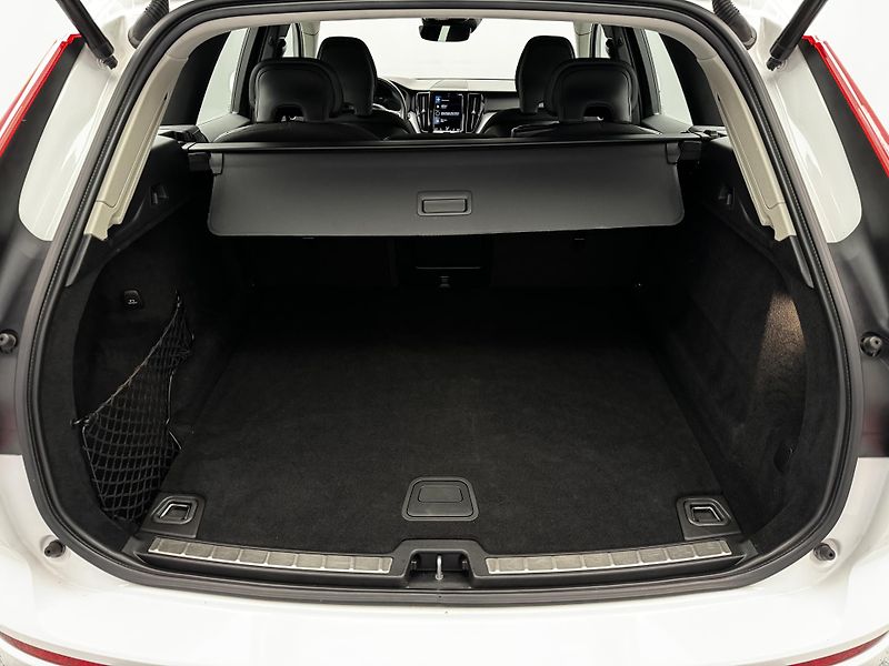 Volvo XC60 B4 AWD MOMENTUM AUT REZERVACE - fotka 5 z 45