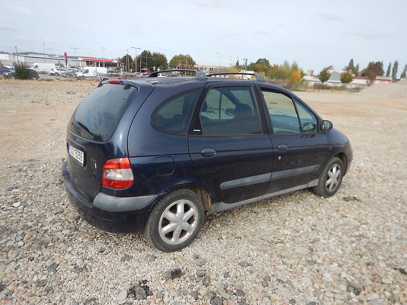 Renault Scénic 1.6 i 79 kw - fotka 3 z 7
