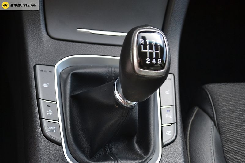 Hyundai i30 FASTBACK 1,5 T-GDI MT STYLE - fotka 26 z 62