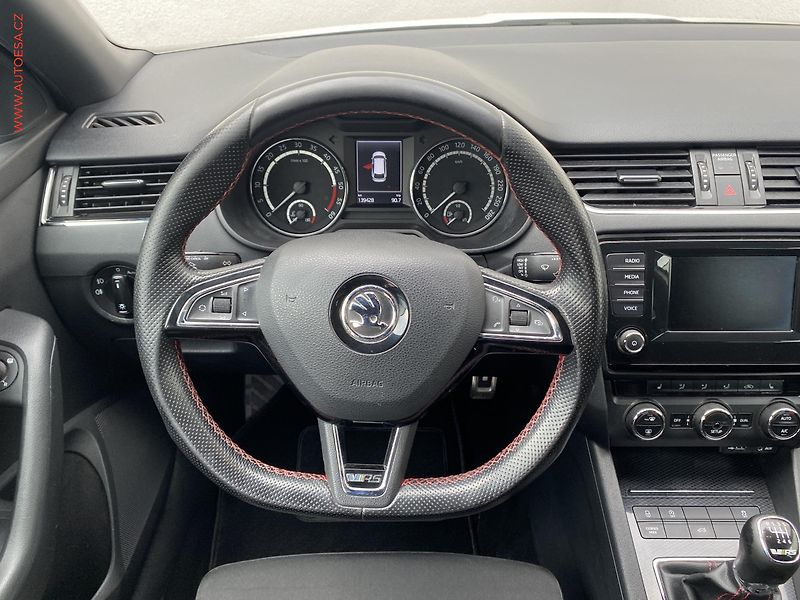 Škoda Octavia (2014) 2.0 TDi, RS Challange, bixen - fotka 11 z 19
