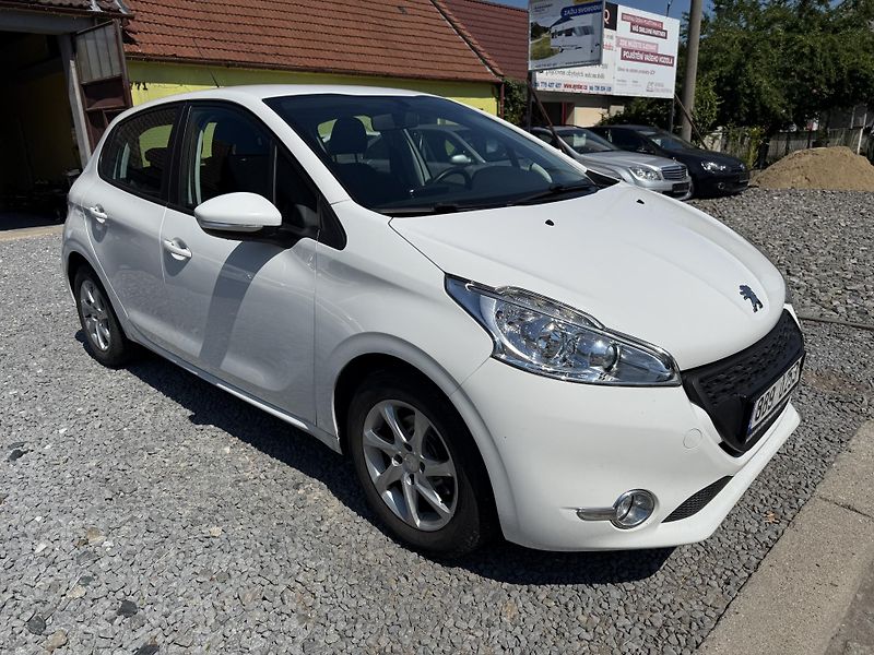 Peugeot 208 1.2i 60 KW ALU SERVIS. - fotka 7 z 13