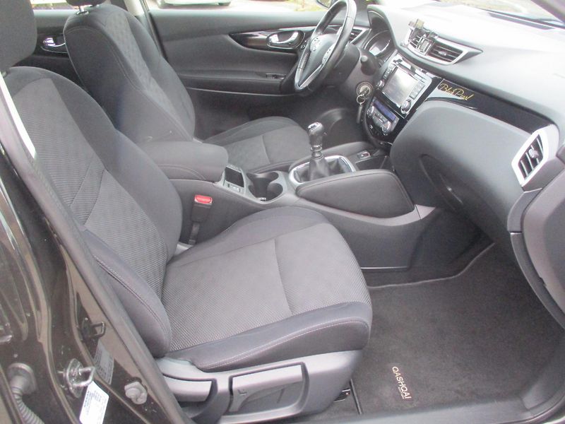 Nissan Qashqai 1.6DIG-T 120kW NAVI VÝHŘEV - fotka 29 z 43