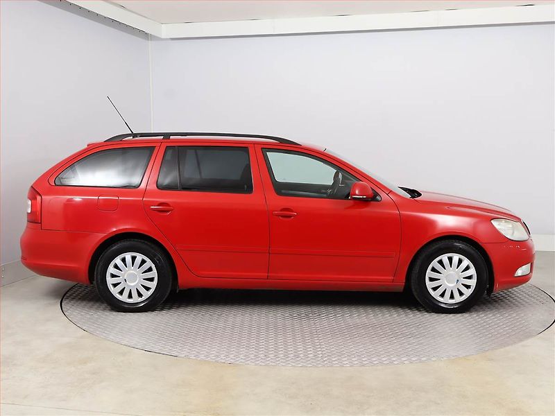 Škoda Octavia (2009) Elegance 1.9 TDI DPF, Automat - fotka 6 z 10