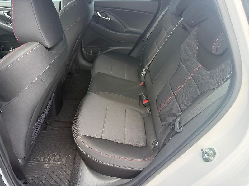 Hyundai i30 (2023) N LINE 1.0T-GDI 88kW CZ DPH - fotka 8 z 11