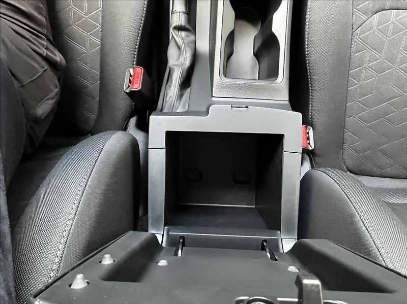 Isuzu D-Max 1,9 Double Cab  6A/T LS MY25 - fotka 22 z 25