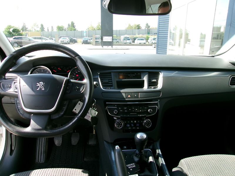 Peugeot 508 2.0 HDI sedan - fotka 11 z 17