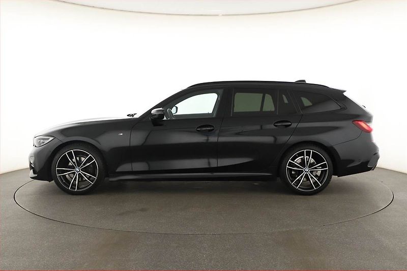 BMW Řada 3 (2020) 320 d xDrive - fotka 3 z 20