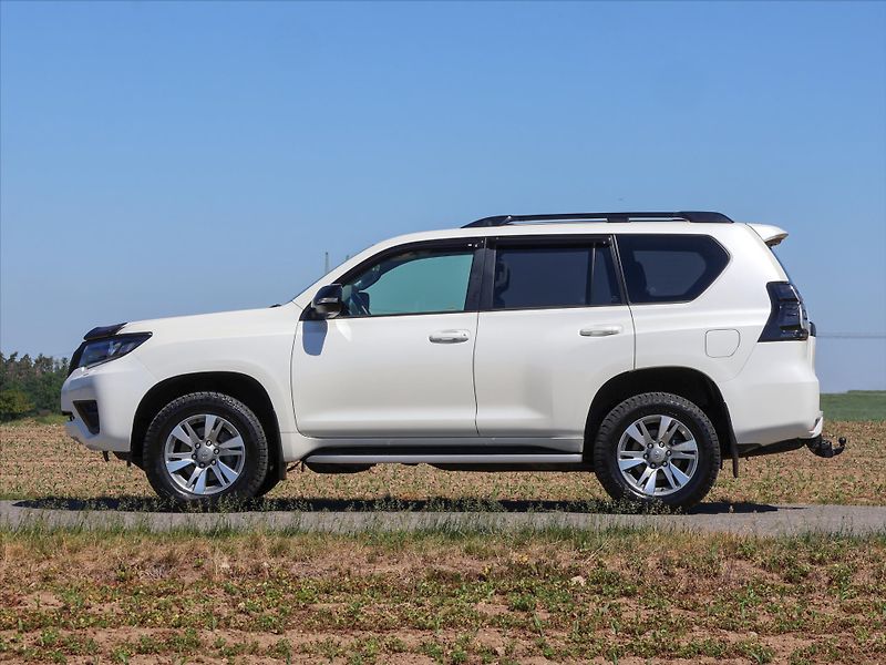 Toyota Land Cruiser 2,8 D-4D 150kW Executive CZ DP - fotka 4 z 39