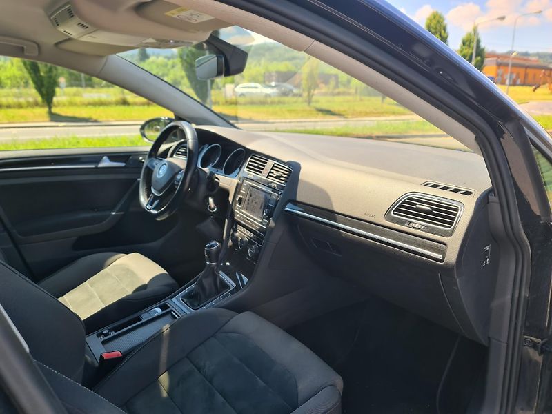 Volkswagen Golf (2018) VII 1.4 TSi COMFORTLINE 92-KW  - fotka 18 z 26