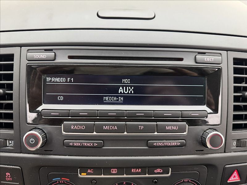 Volkswagen Multivan 2,0 TDi 132kW DSG 4X4 AC TAŽNÉ - fotka 16 z 33