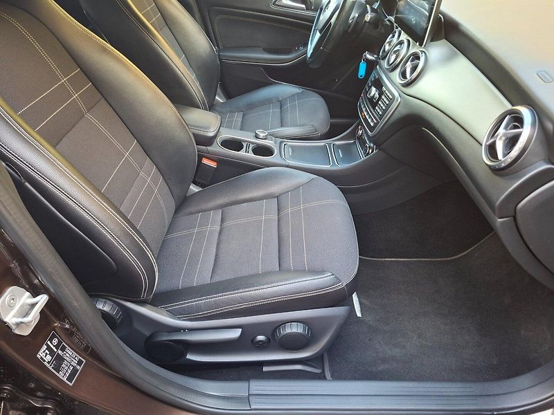 Mercedes-Benz GLA (2014) 220CDI 125kW 4MATIC -TAŽ.ZAŘ. - fotka 20 z 35