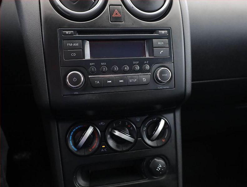 Nissan Qashqai (2013) 1.5 dCi, Tempomat - fotka 10 z 14