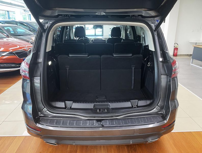 Ford S-MAX Titanium 132kW AT AWD, 7 MÍST - fotka 9 z 34