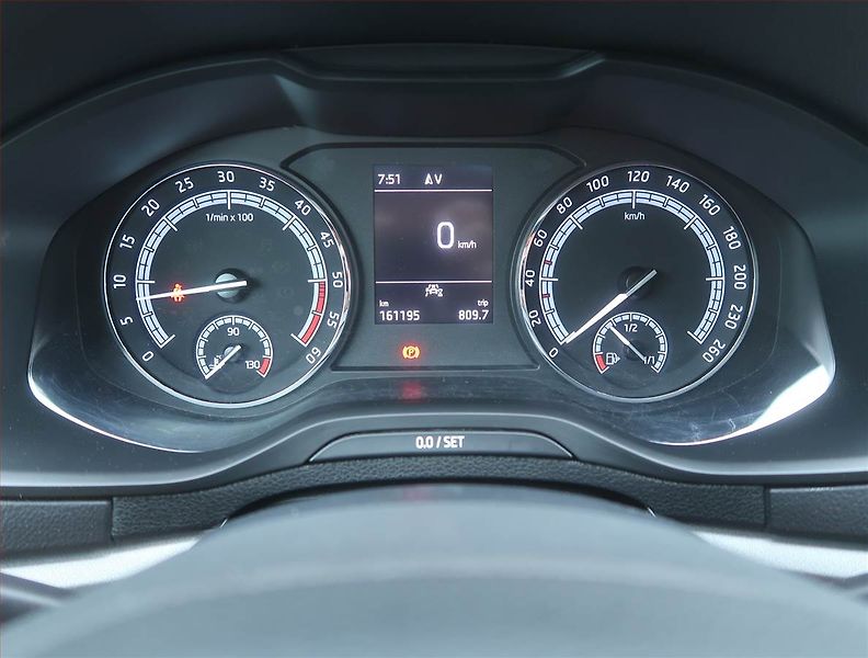 Škoda Karoq (2020) 1.6 TDI, Navi, Tempomat - fotka 11 z 15
