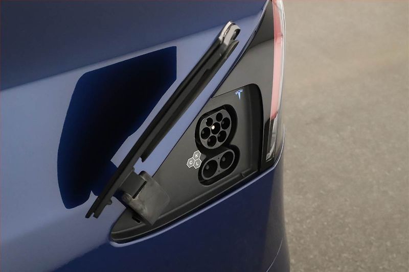 Tesla Model X (2023) Dual Motor, SoH 85% - fotka 20 z 21