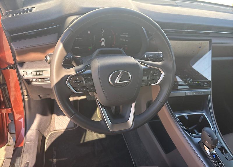 Lexus LBX 1.5 HSD e-CVT Elegant Tech - fotka 13 z 26