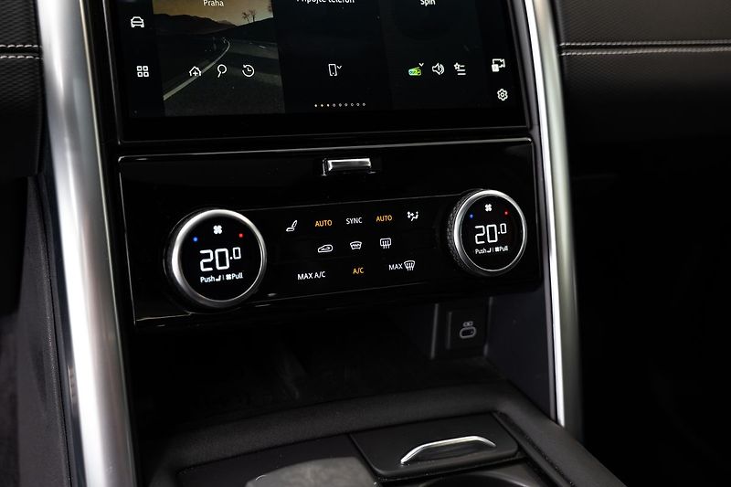 Land Rover Discovery D300 SE Approved/7 míst/ - fotka 18 z 27