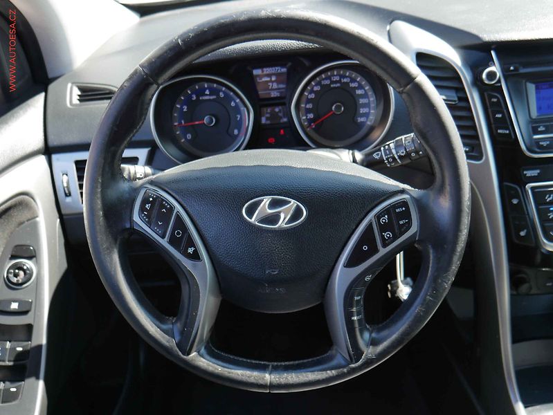 Hyundai i30 (2012) 1.6CVVT, 1.maj,ČR, AC, TZ - fotka 13 z 18