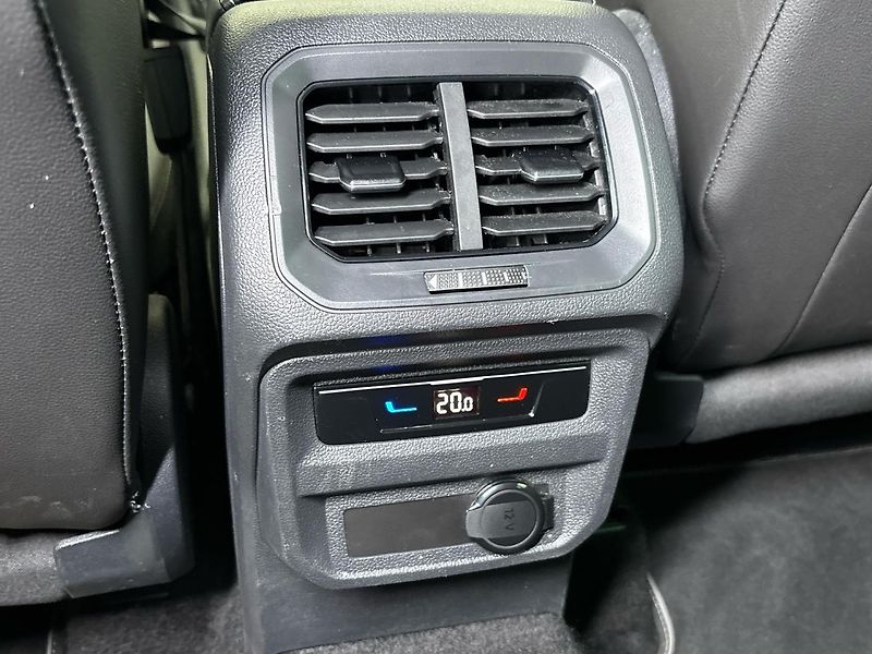 Volkswagen Tiguan R-Line DSG - fotka 22 z 29