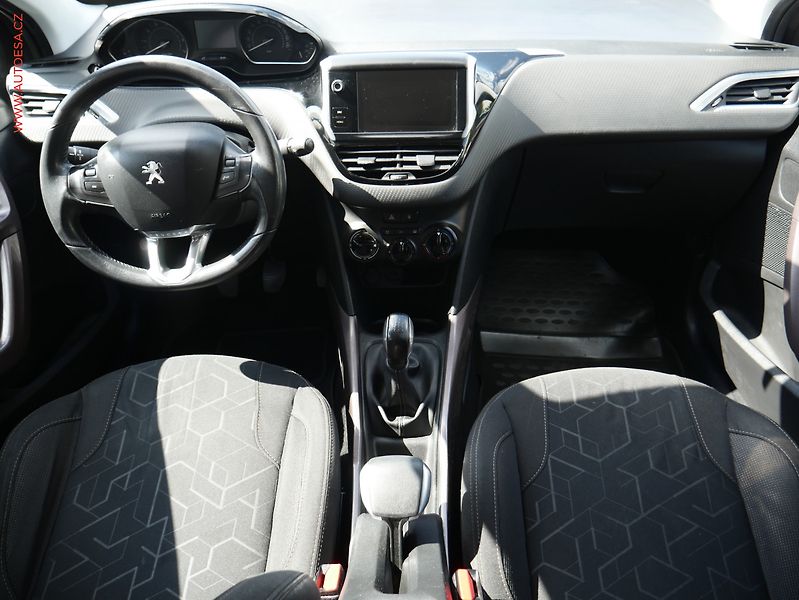 Peugeot 2008 (2015) 1.2i, AC, tempo - fotka 8 z 24