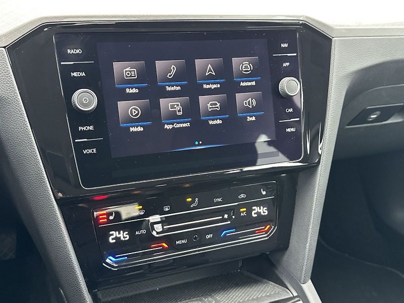 Volkswagen Passat (2022) Variant 2.0 TDI DSG Business - fotka 17 z 33