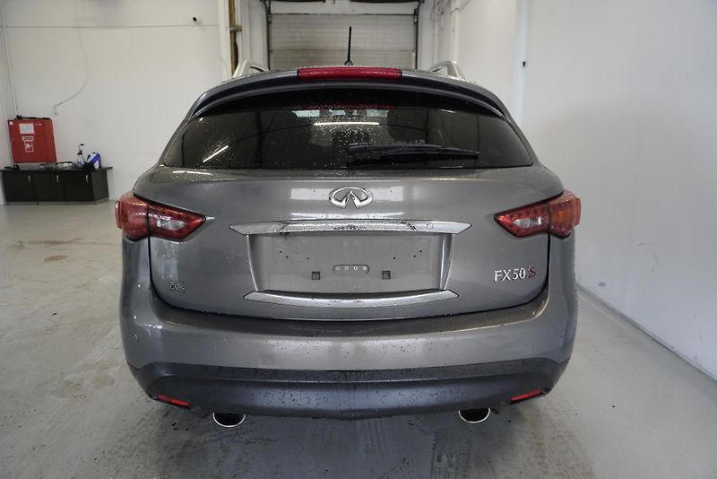 Infiniti FX50 5.0 V8 287 kW AWD AUTOMAT - fotka 4 z 24