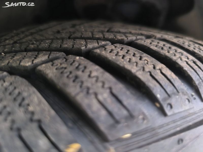 Ford C-MAX 1.6,KRÁSNÝ,125KM,VÝBAVA,1MAJ51 - fotka 17 z 22